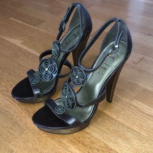 BCBG excellent comfortable high heel sandals 7 1/2